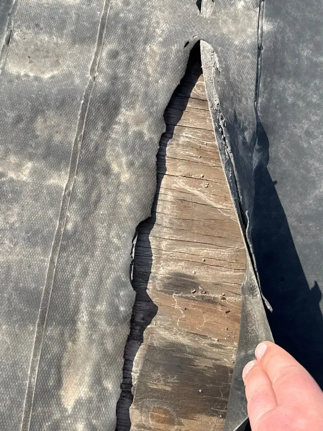 Single Ply vs Built Up Roofing in Westville, IN: Which Lasts Longer